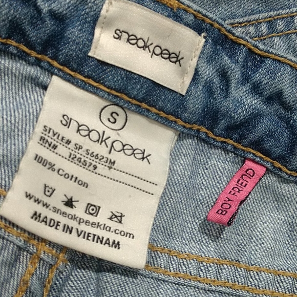 Sneak Peek Distressed denim shorts - Picture 7 of 7